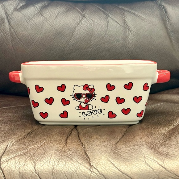 Hello Kitty Love with Red Hearts Ceramic Valentine’s Day Loaf Pan - Picture 2 of 13